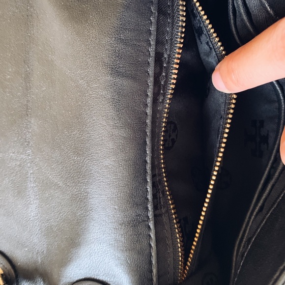 Tory Burch Fleming Quilted Shoulder Bag in Black - Picture 6 of 7